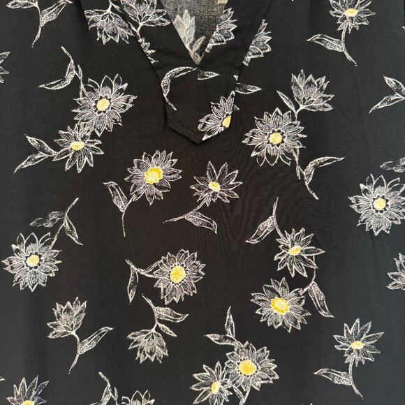Old Navy | Daisy Print Black Floral V-Neck Blouse | Women’s Medium - Picture 7 of 9